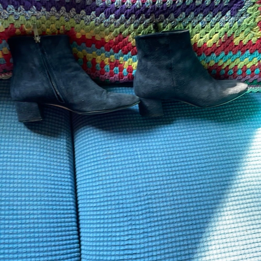 Vero Cuoio “The Seller” suede booties